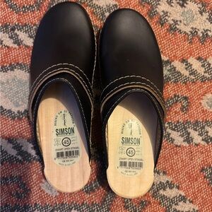 Simson Black Clogs